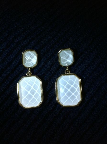 Brinco Dourado com Pedras de Vidro Branca Cod 000002BP