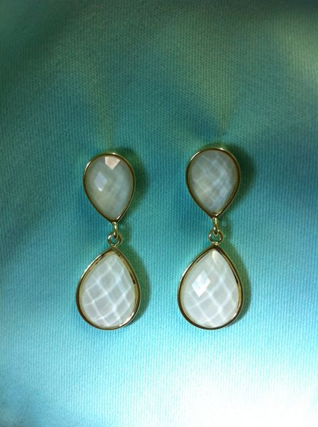 Brinco Dourado Gotas Com Pedras de Vidro Branca Cod 000004BP