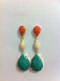 Brinco Dourado Trio Pedras Coral/Branca/Verde Cod 000006BP